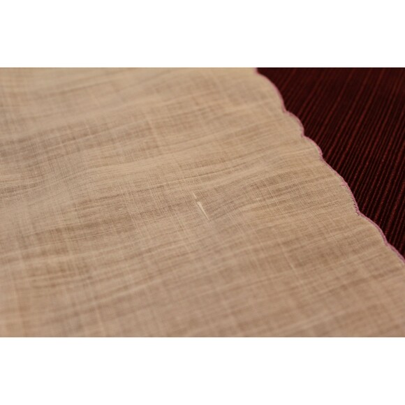 Vintage Violet Linen Handkerchief, Retro Hankie, Scalloped Edges & Scroll Detail - Picture 5 of 6